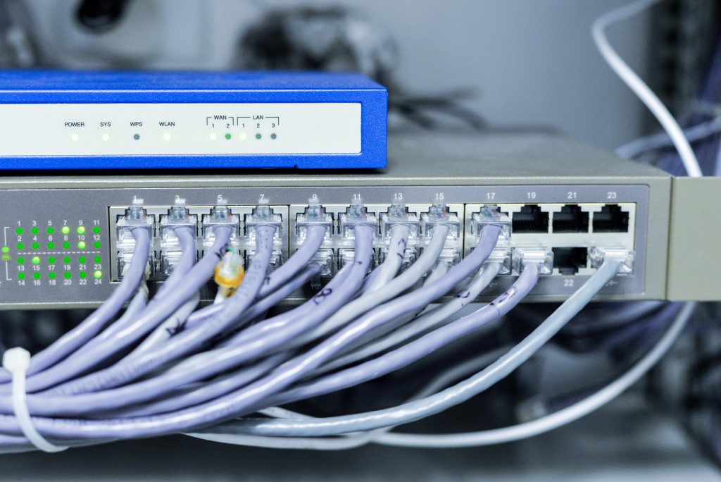 Hướng dẫn chọn switch mạng phù hợp cho doanh nghiệp nhỏ: Tiêu chí và lưu ý Hướng dẫn chọn switch mạng