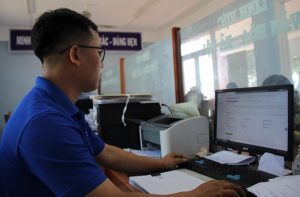 Cán bộ xã và nỗi lo "máy tính chậm hơn ý dân"